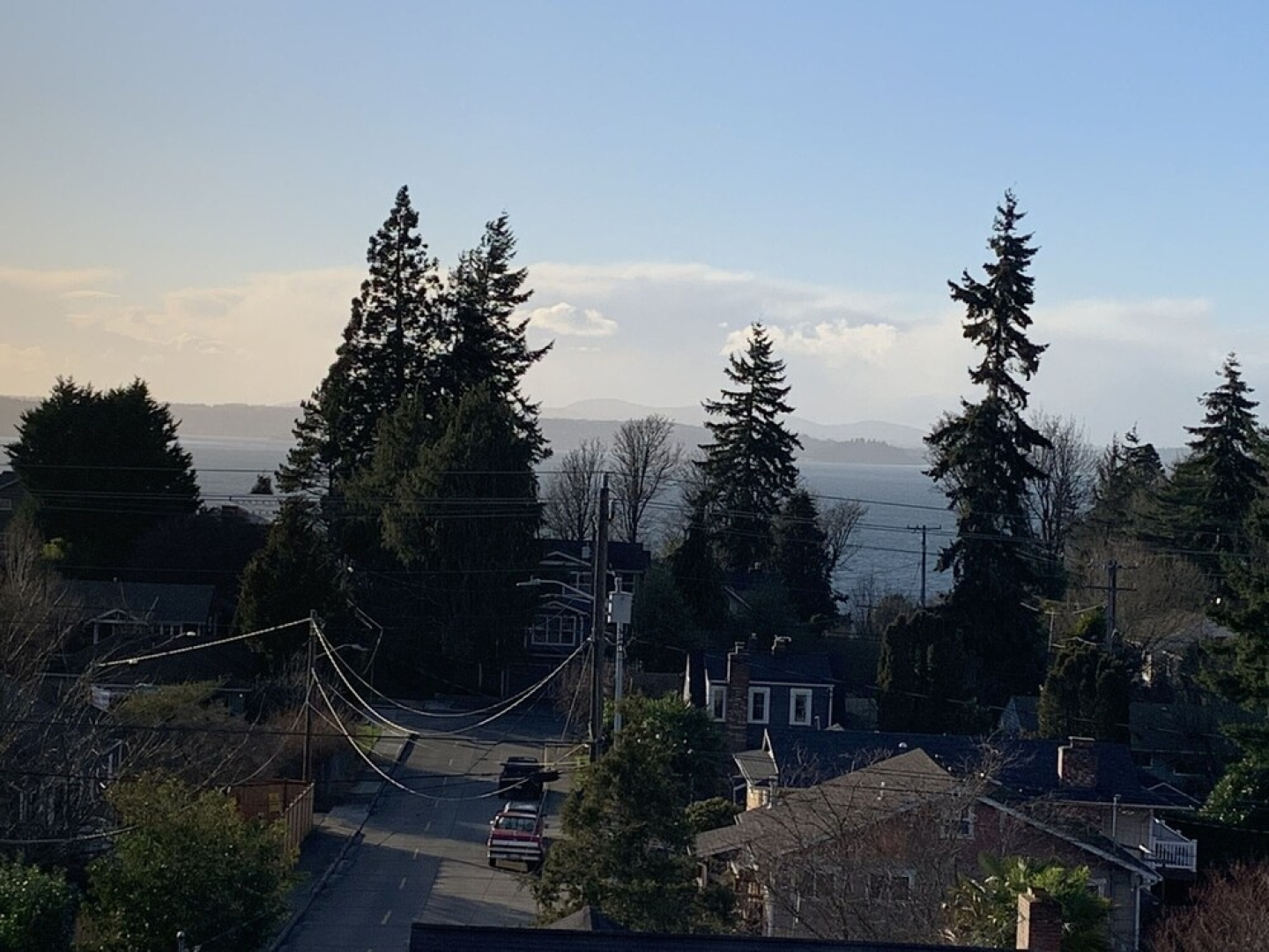 Tranquil 3BR House with Balcony