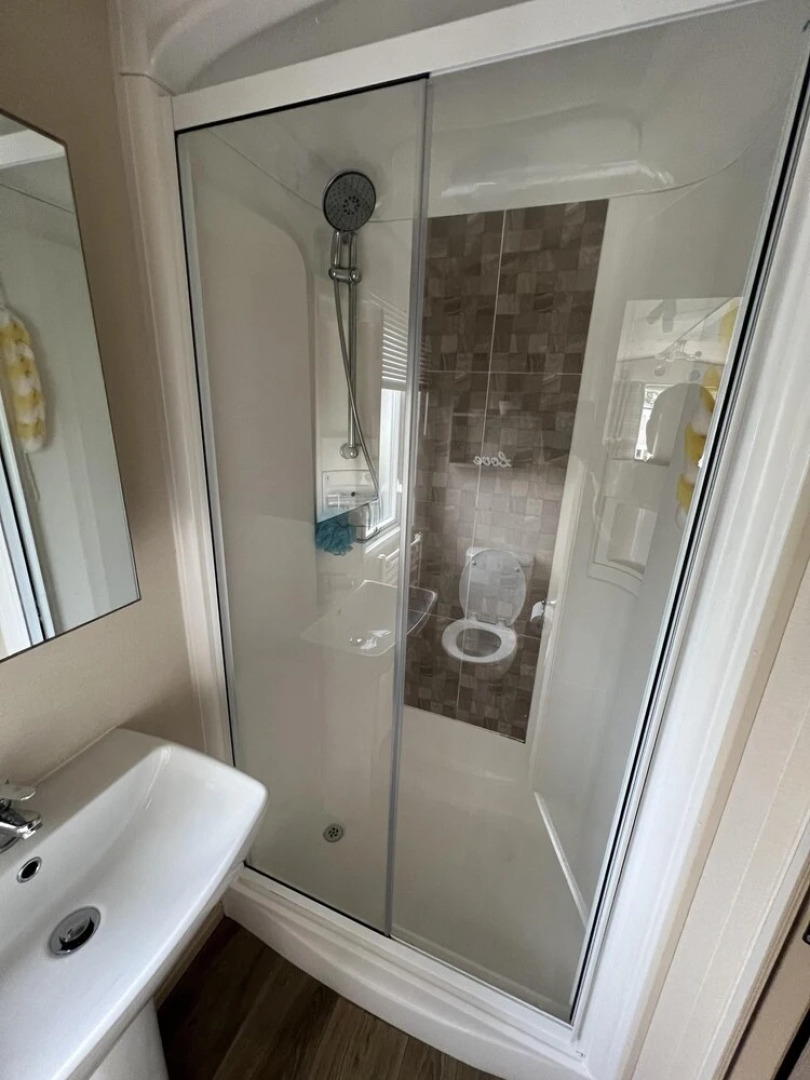 2 Bed Caravan - Sleeps 6 - Parking - Pets