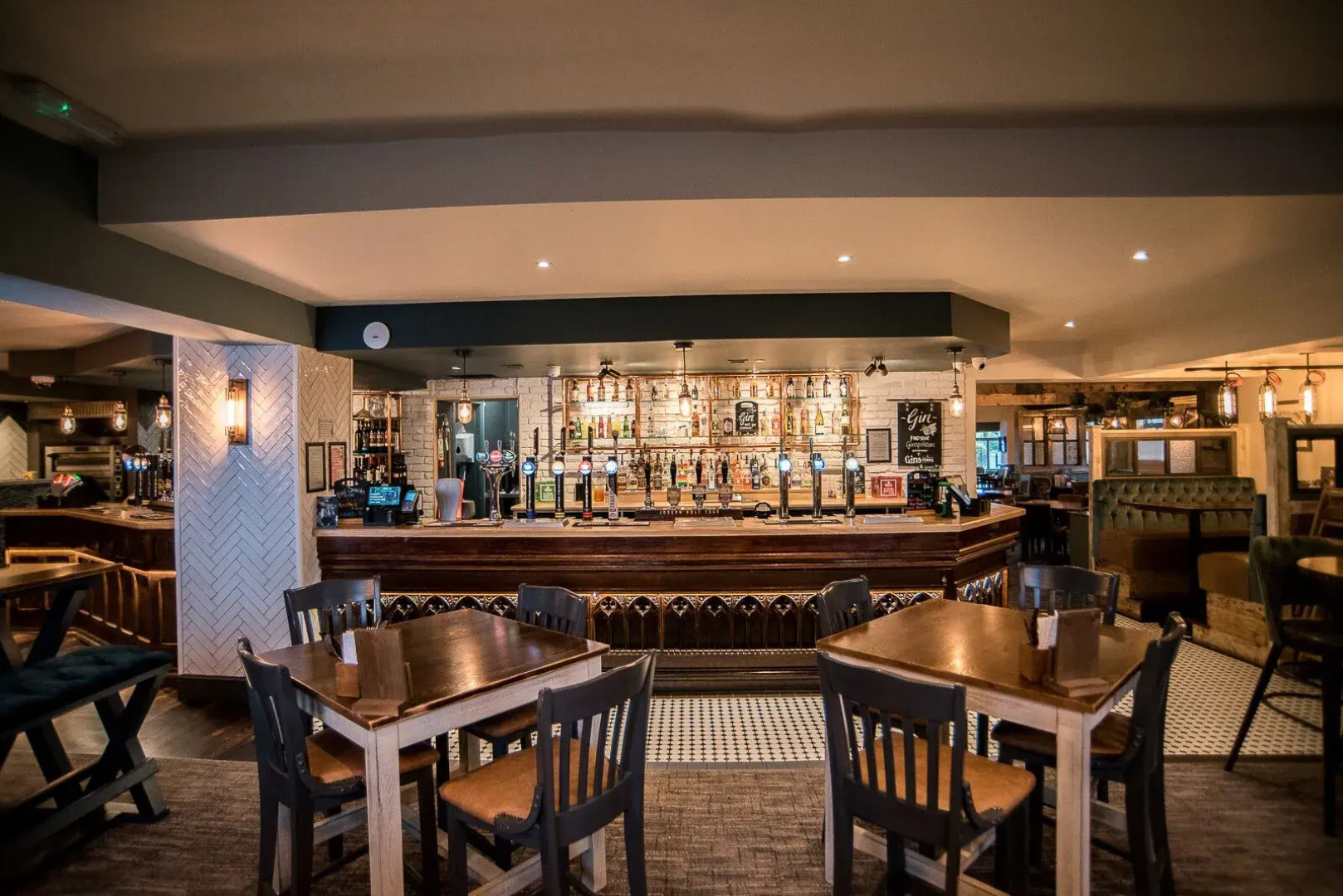 Cat & Lion Country Pub and Hotel