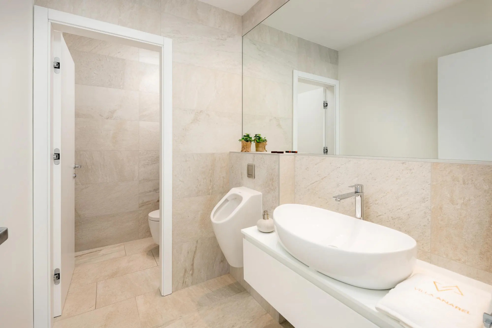 Anabel in Hvar with 4 bedrooms and 4 bathrooms