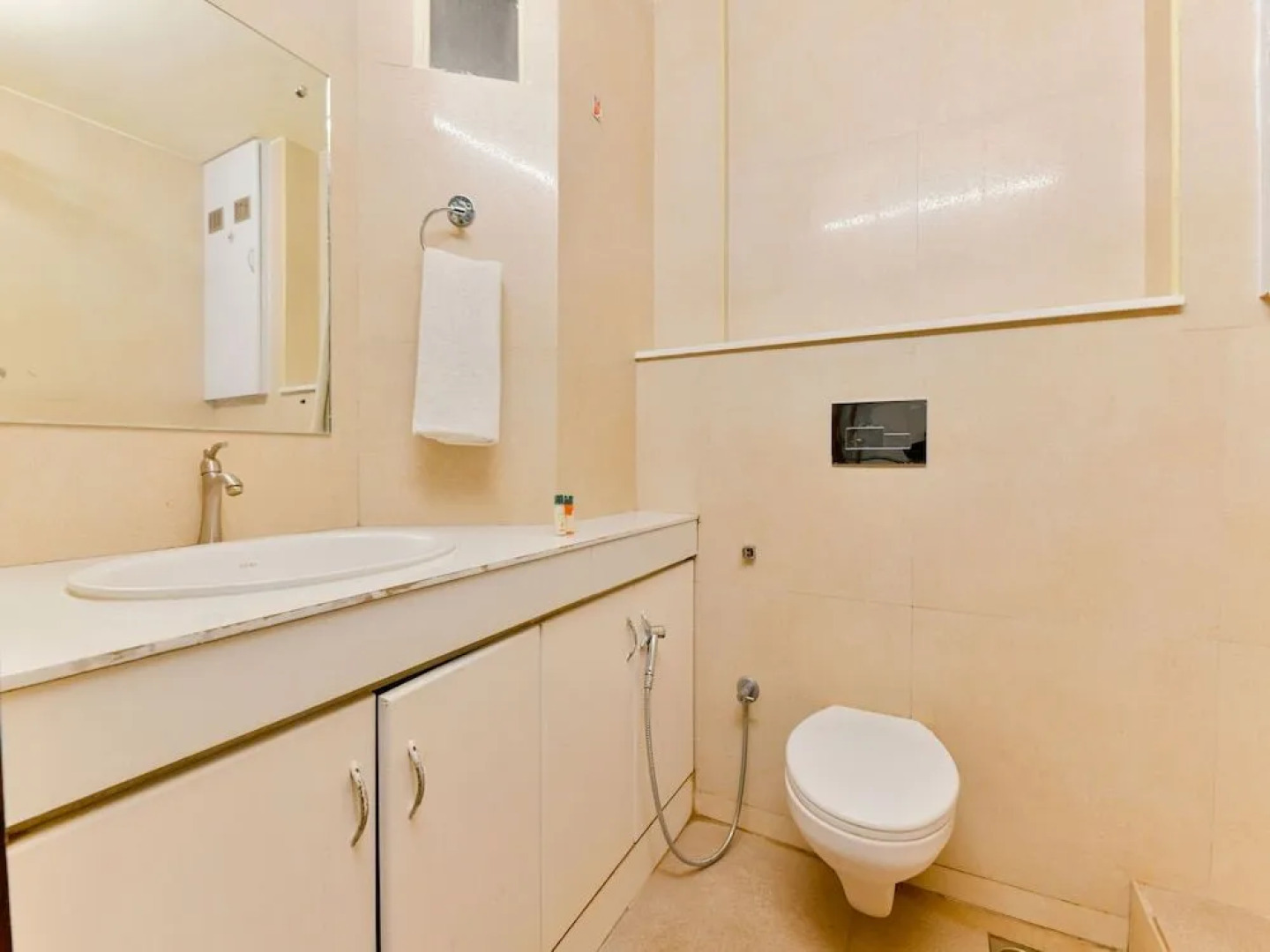 16663 Plaza Suites Hotel