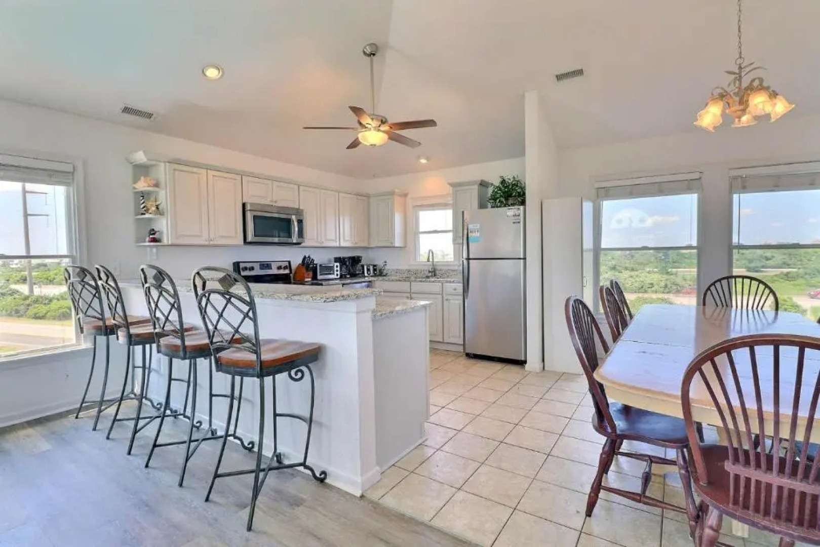 6170 - Poolside Paradise