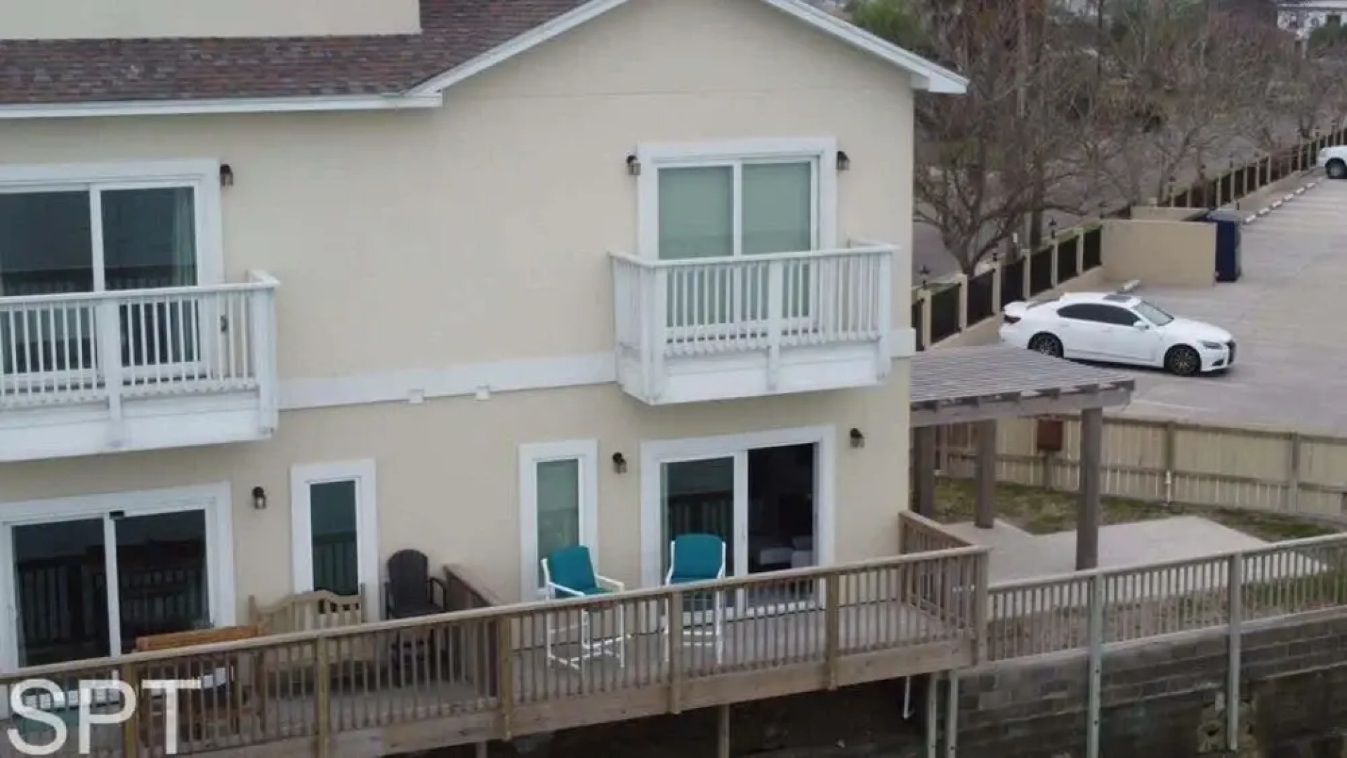 New Waterfront Bungalow Fishermans Paradise 2 Bedroom Home by RedAwning