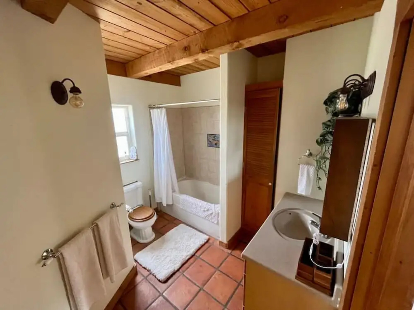 Pet Friendly Downtown Green Cabin Haven