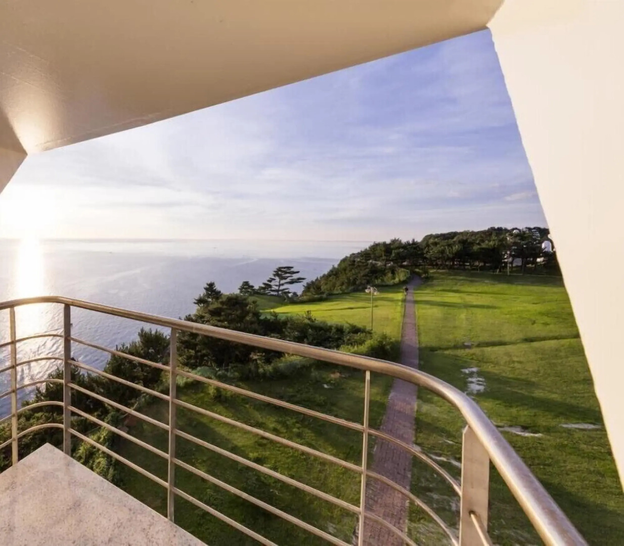 Sun Cruise Resort and Yacht