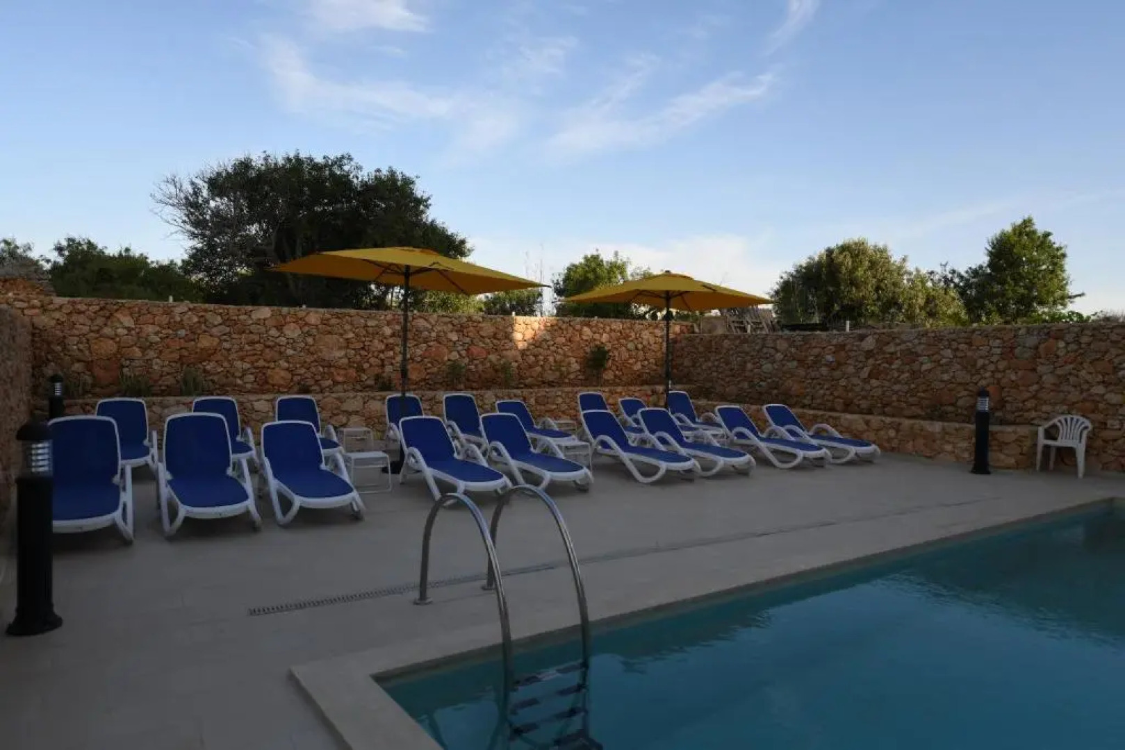 Wileg 4B Luxury Two Bedroom Apartment with Shared Swimming Pool.