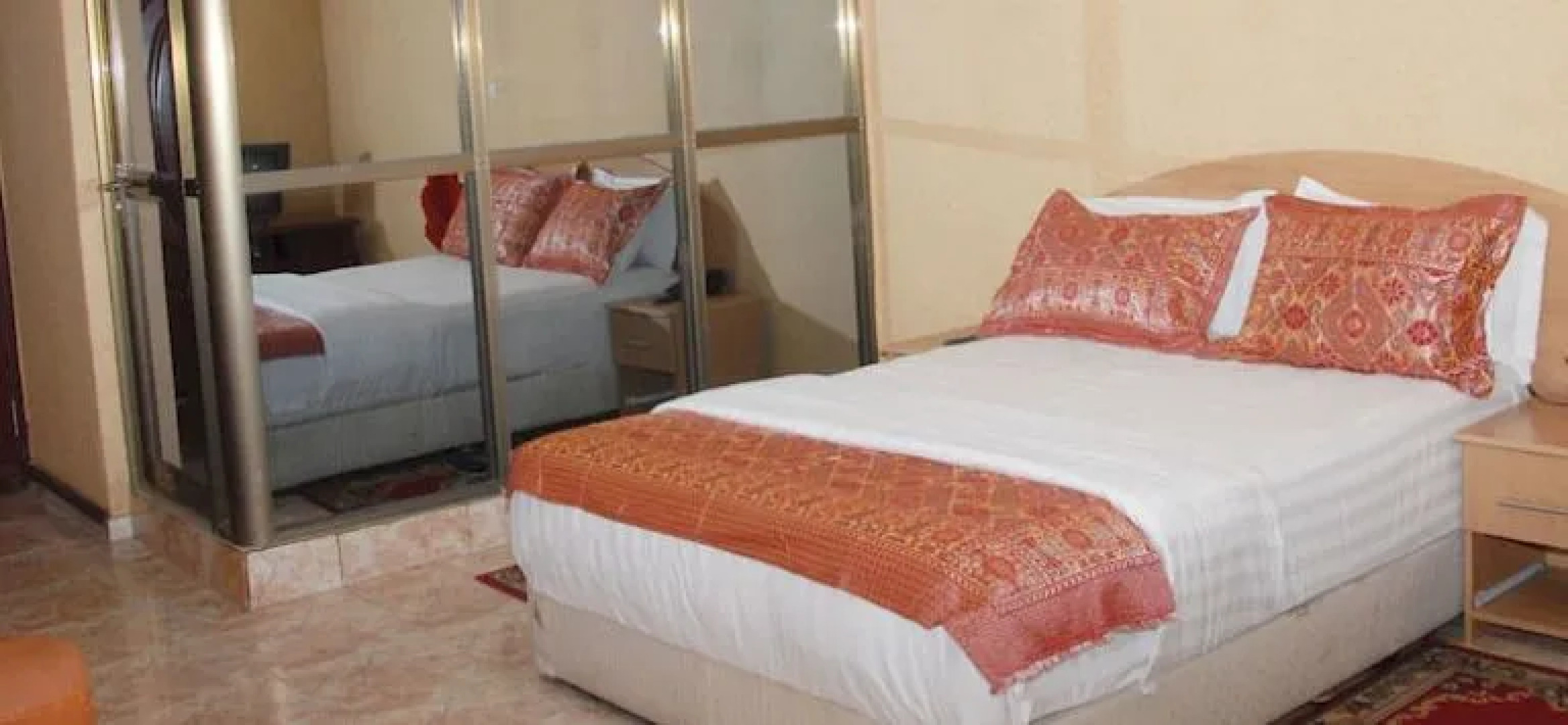 Scola Hotel and Apartment