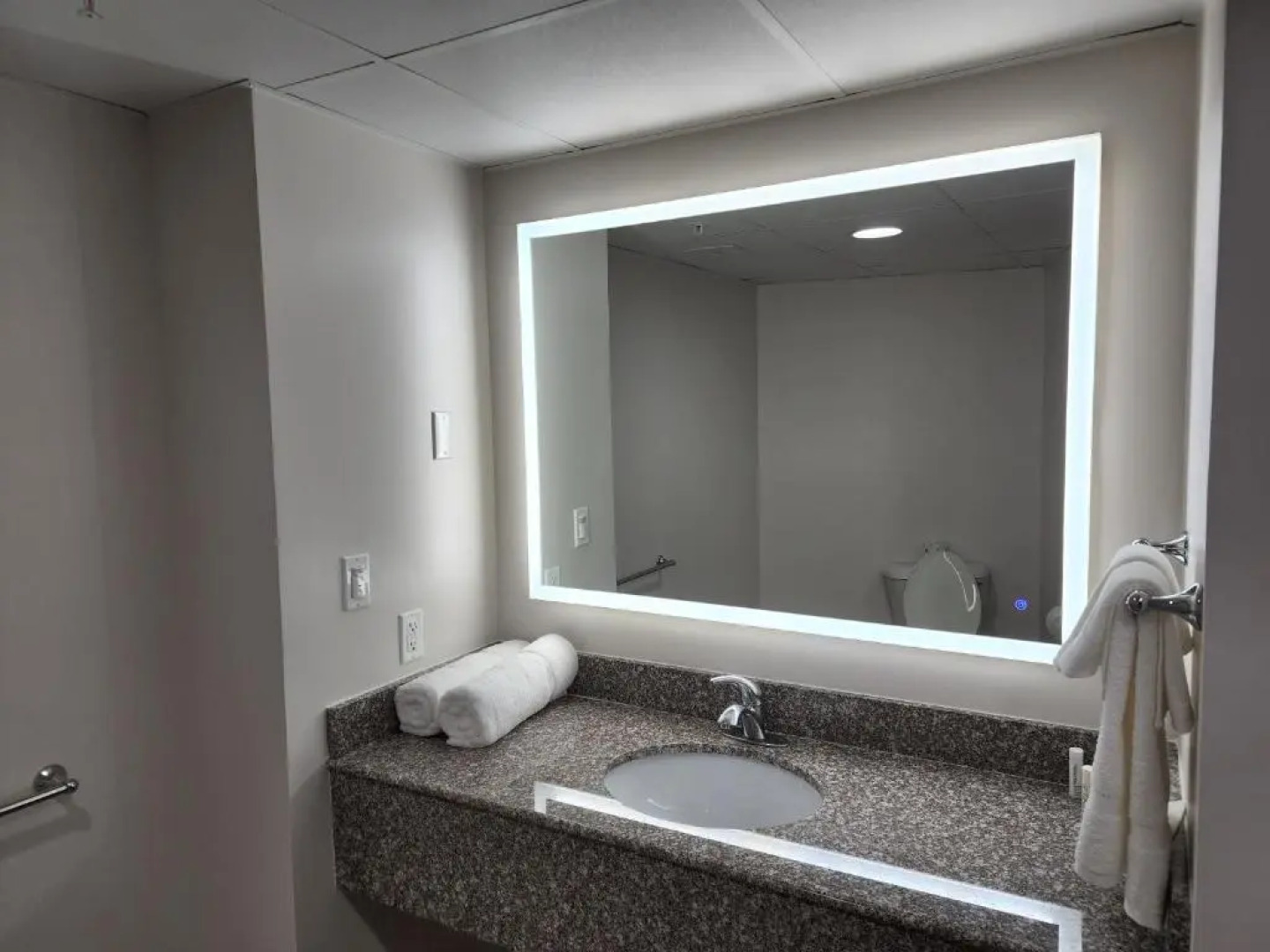 La Quinta Inn & Suites by Wyndham Lake George