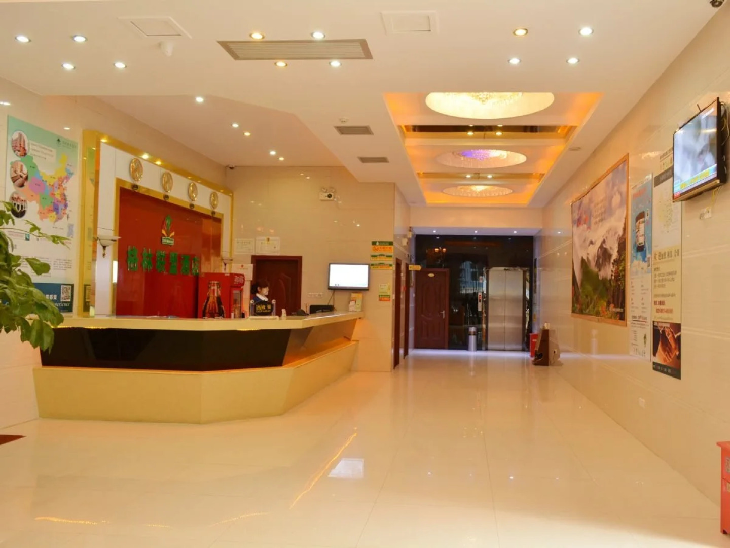 Greentree Alliance Hezhou Babu District Lingfeng Square Hotel