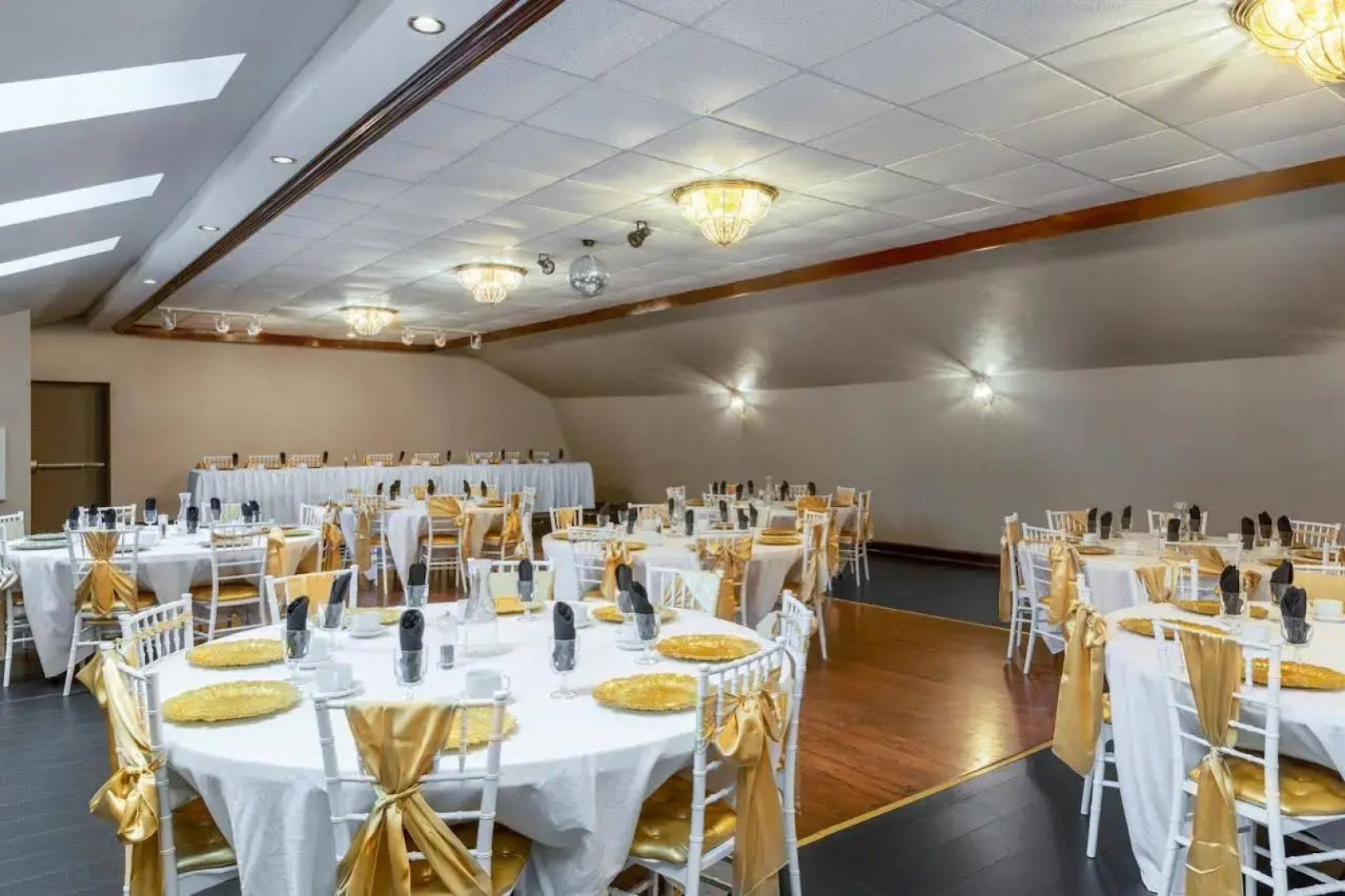 Four Seasons Island Resort