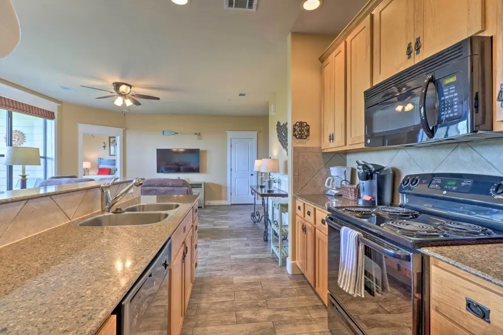 Lake Travis Condo W/ Resort Amenity Access!