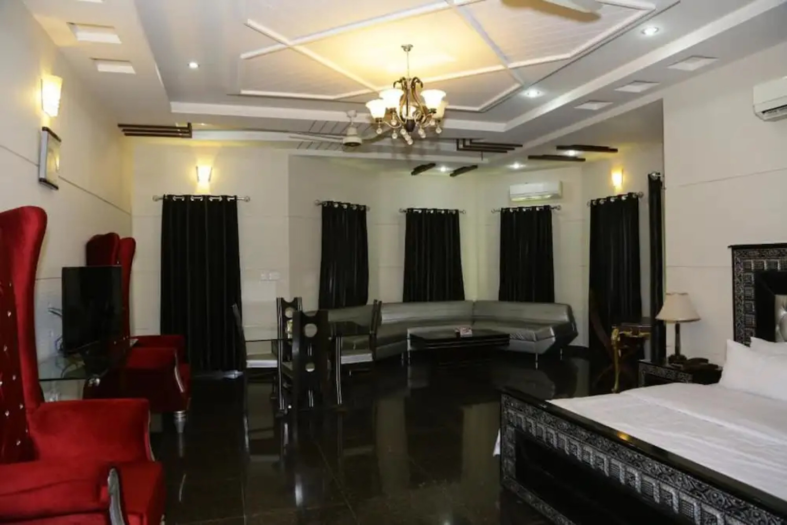 Midway Hotel & Resturant