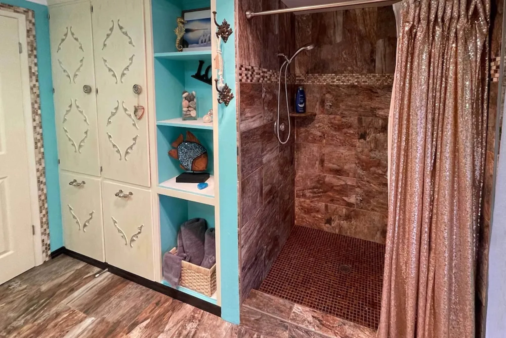 Colorful El Cajon Gem: Deck, Garden & Valley Views