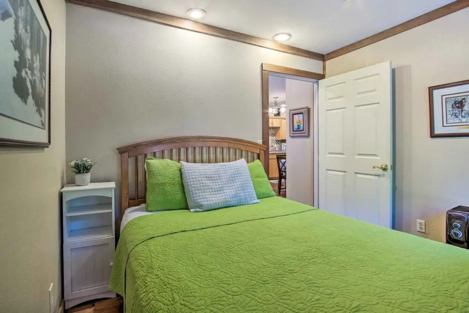 Coos Bay Cottage w/ Fireplace & BBQ Patio!