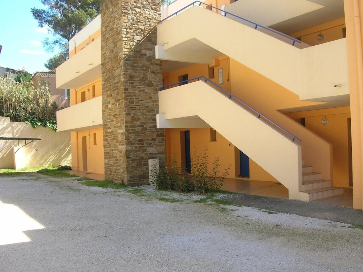 Studio in Bormes-les-mimosas, With Enclosed Garden and Wifi - 400 m Fr