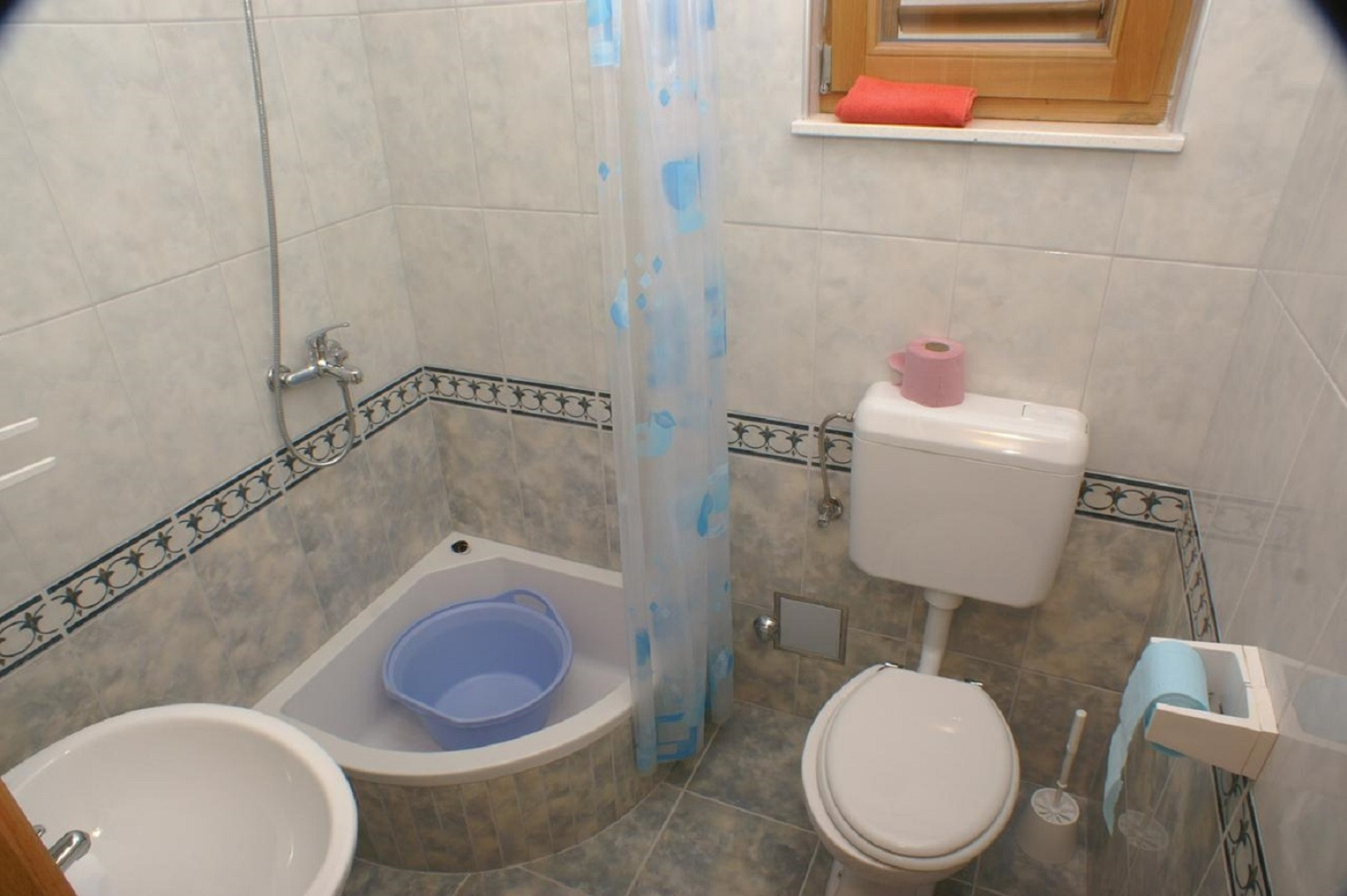 Apartment Niko - 50 m from pebble beach: A5 Prizemlje Pisak, Riviera Omis