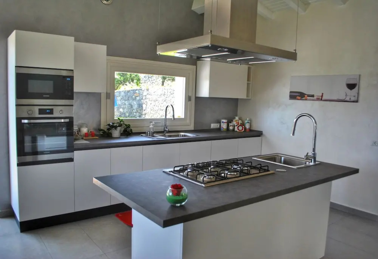 Villa Dedalisa by holidayngo