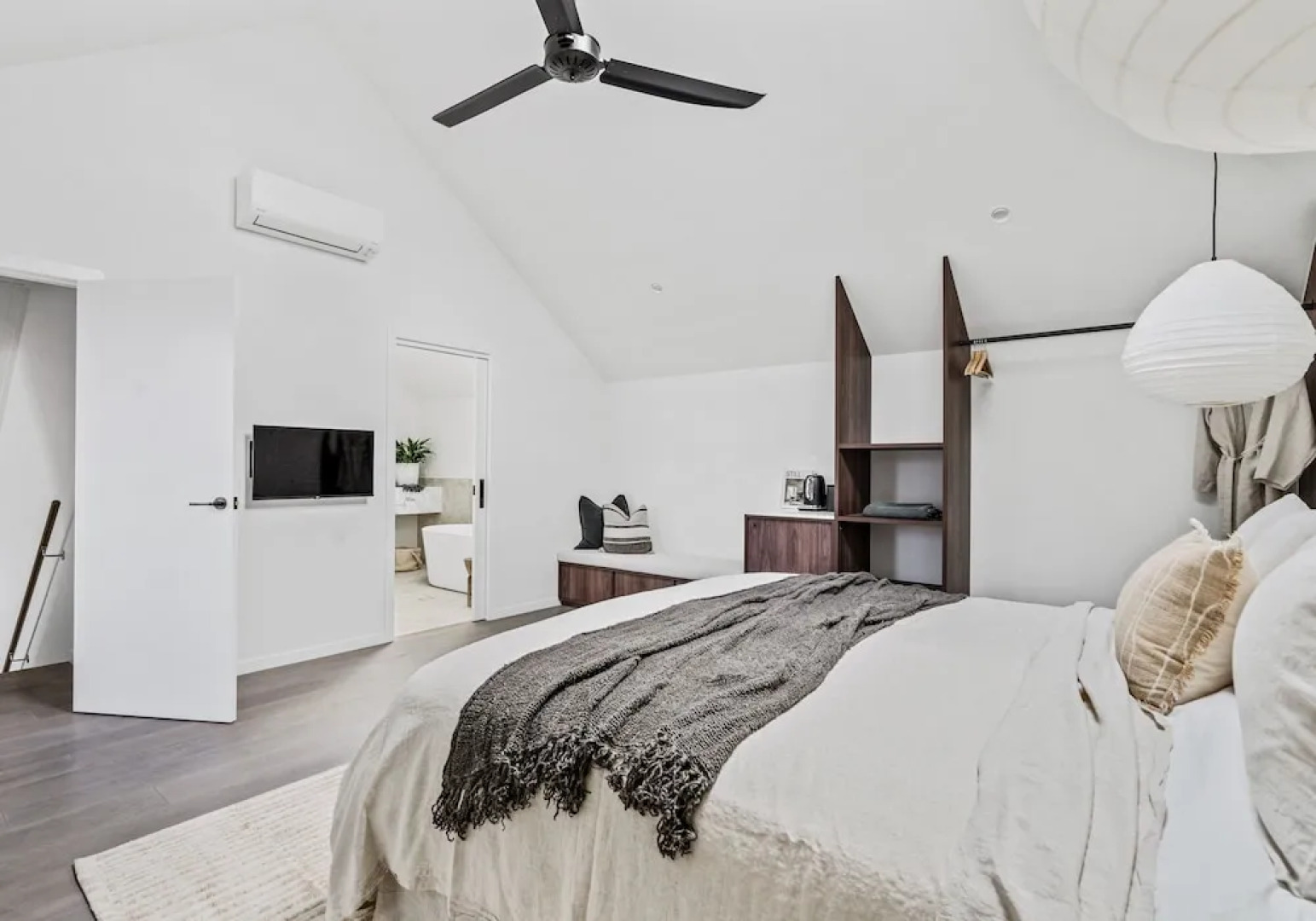 Maple Suite, Berry - by Linnaeus Collection