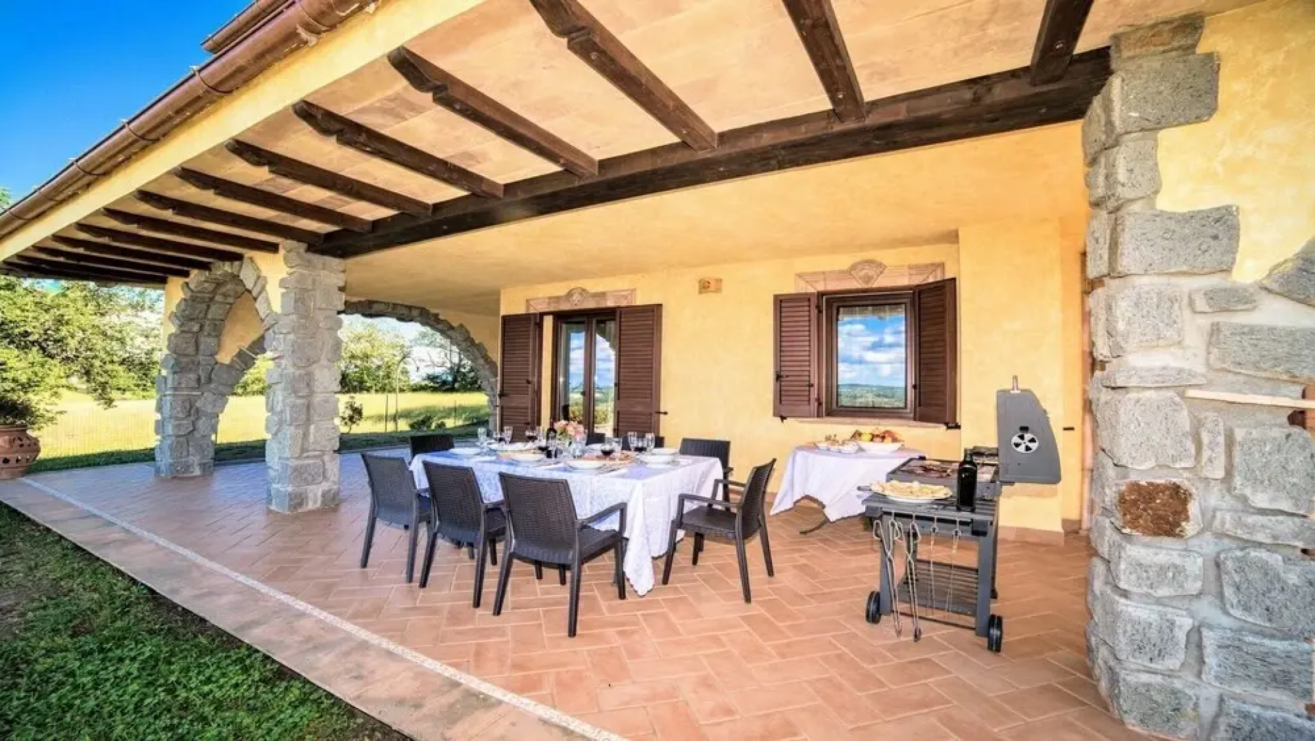 24 Guests - Heartbreaking Lake View and Pool