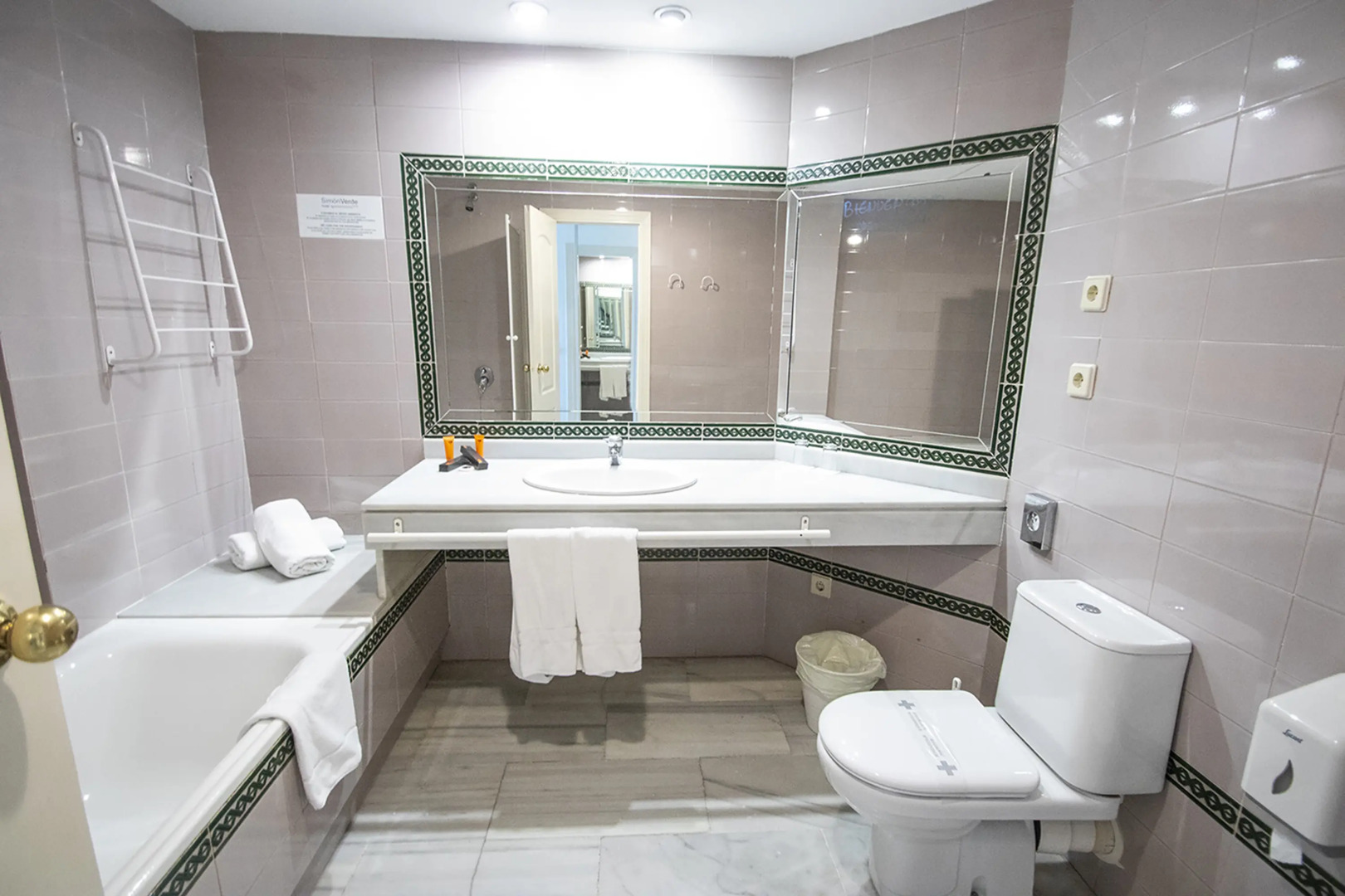 Hospedium Hotel Apartamentos Simón Verde