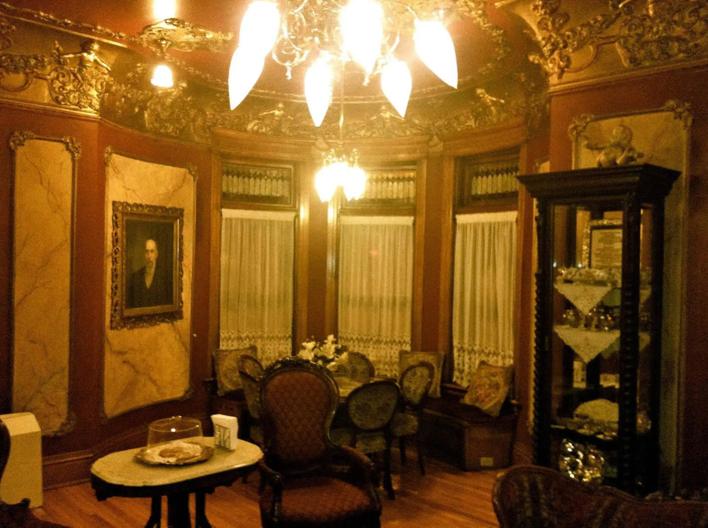 Redstone Inn And Suites