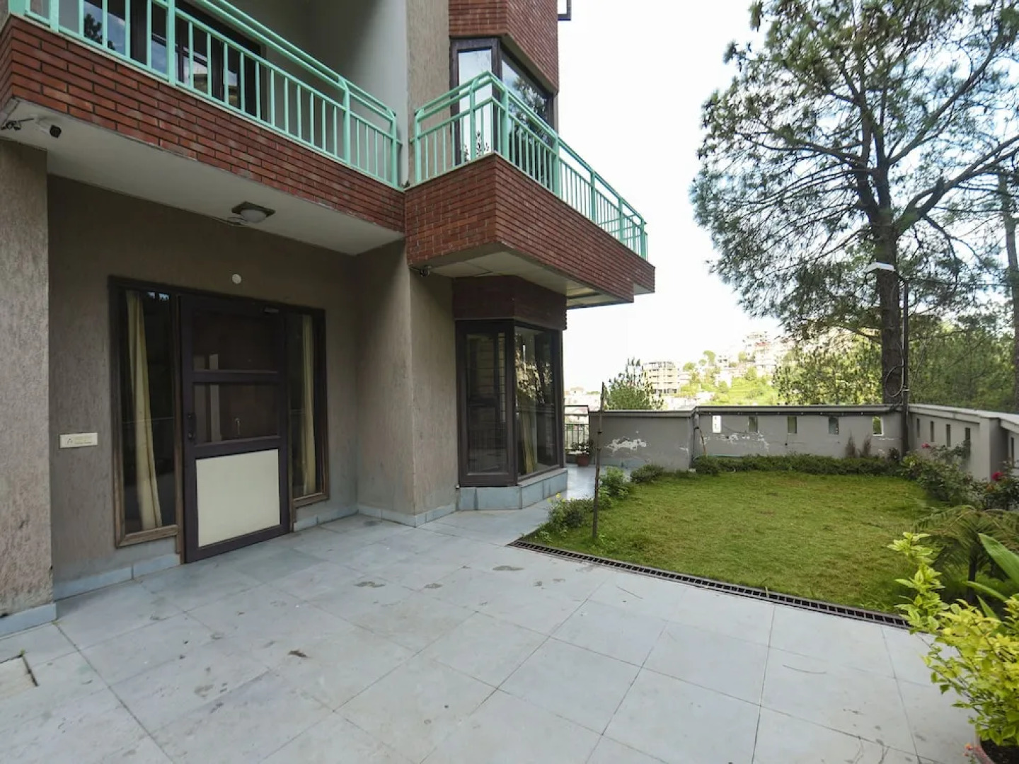 OYO 15946 Hotel Barog Villa