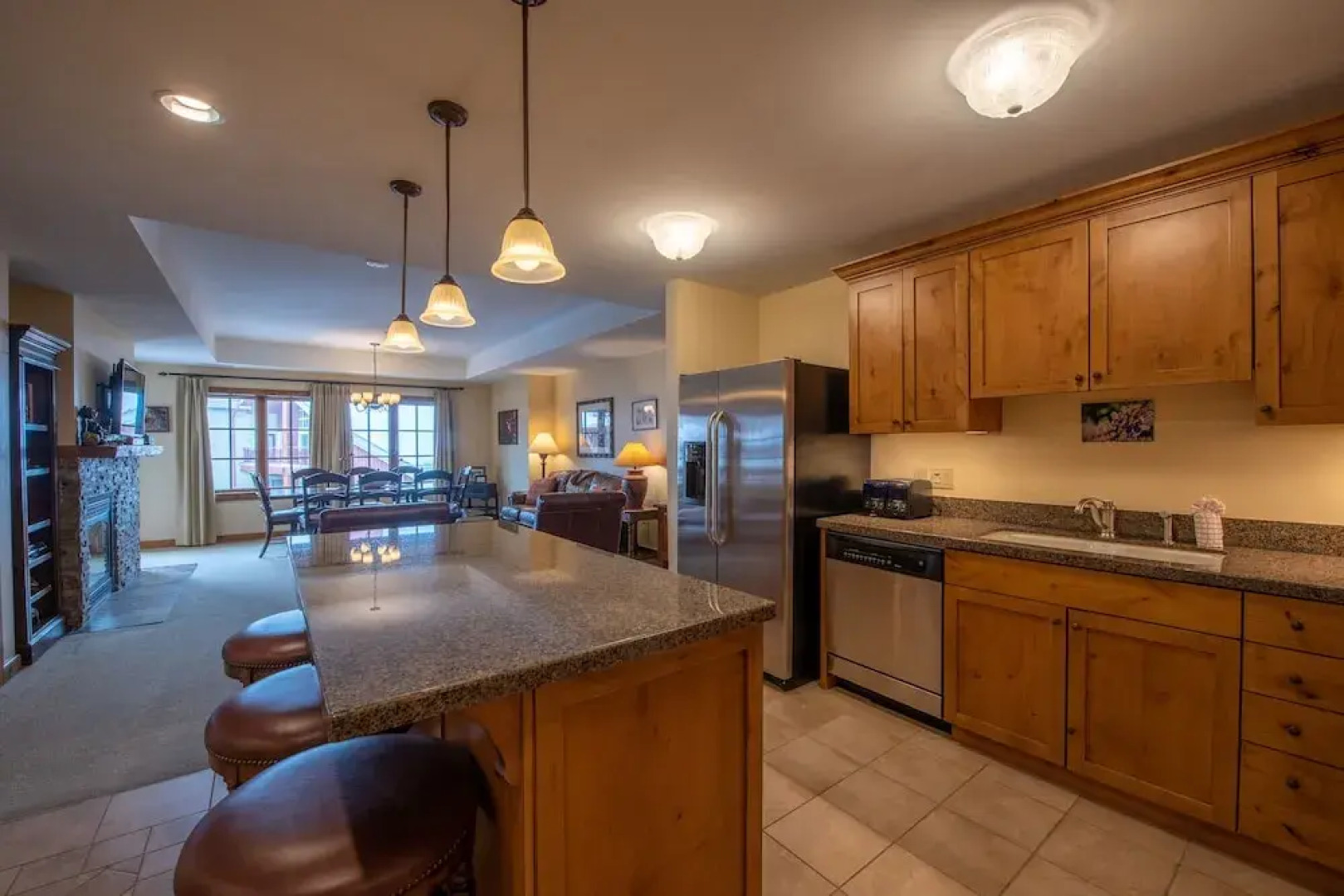 Large 3 Bedroom Bathroom In Mountaineer Square Condo - No Cleaning Fee! by RedAwning