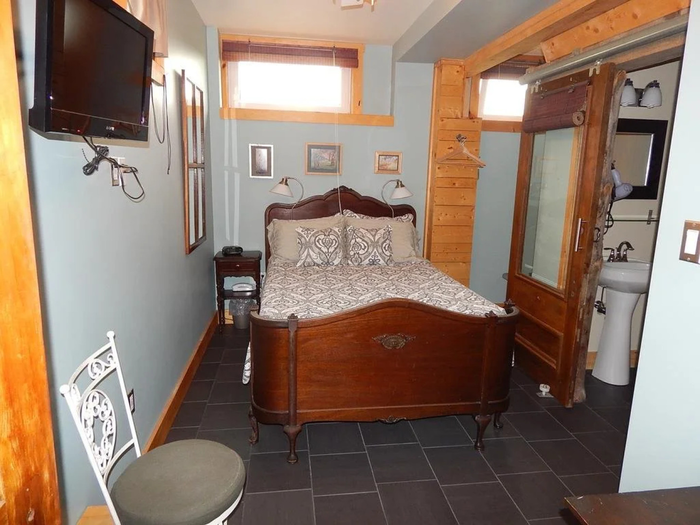 Blue Tin Roof Bed & Breakfast