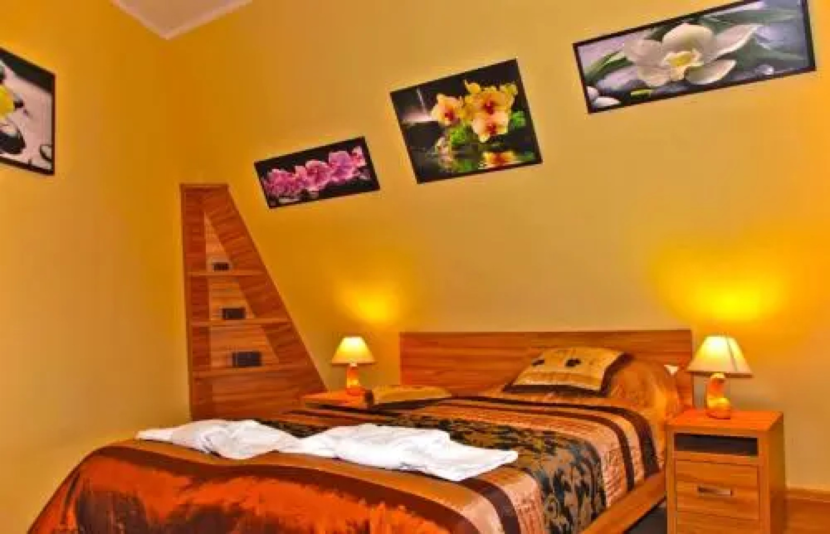 Piramida Hotel & Restaurant