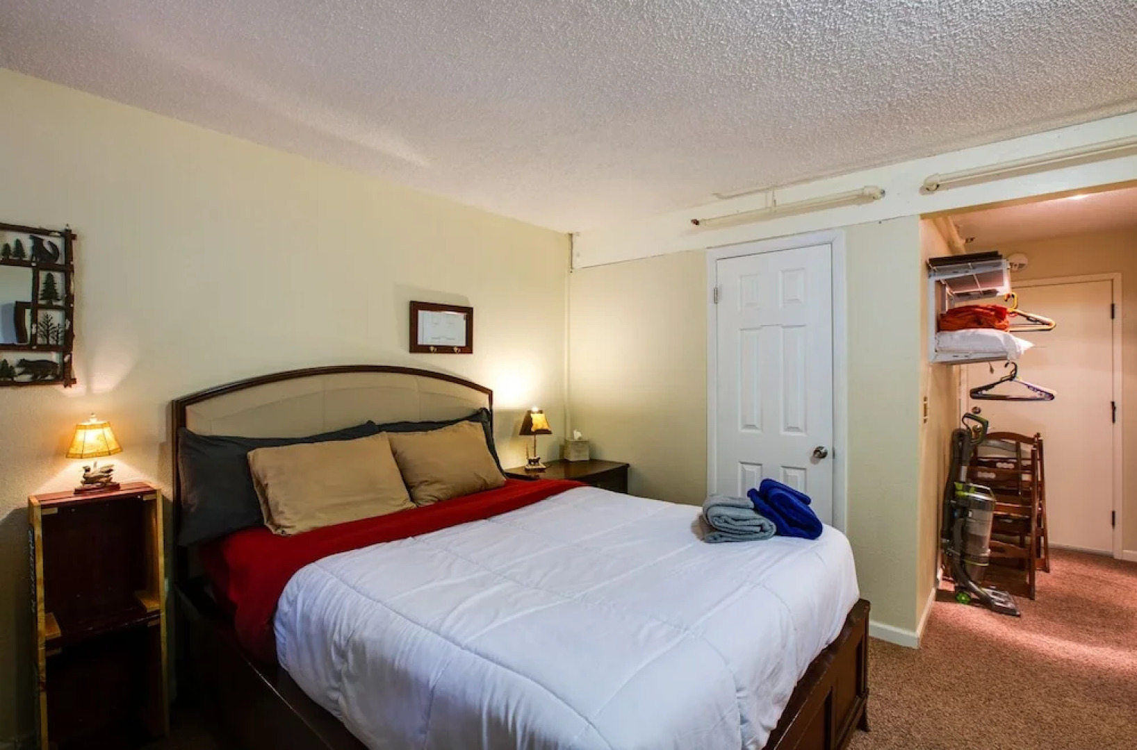Mt. Baker Lodging Condo 36 – Inexpensive, Sleeps 6! by MBL