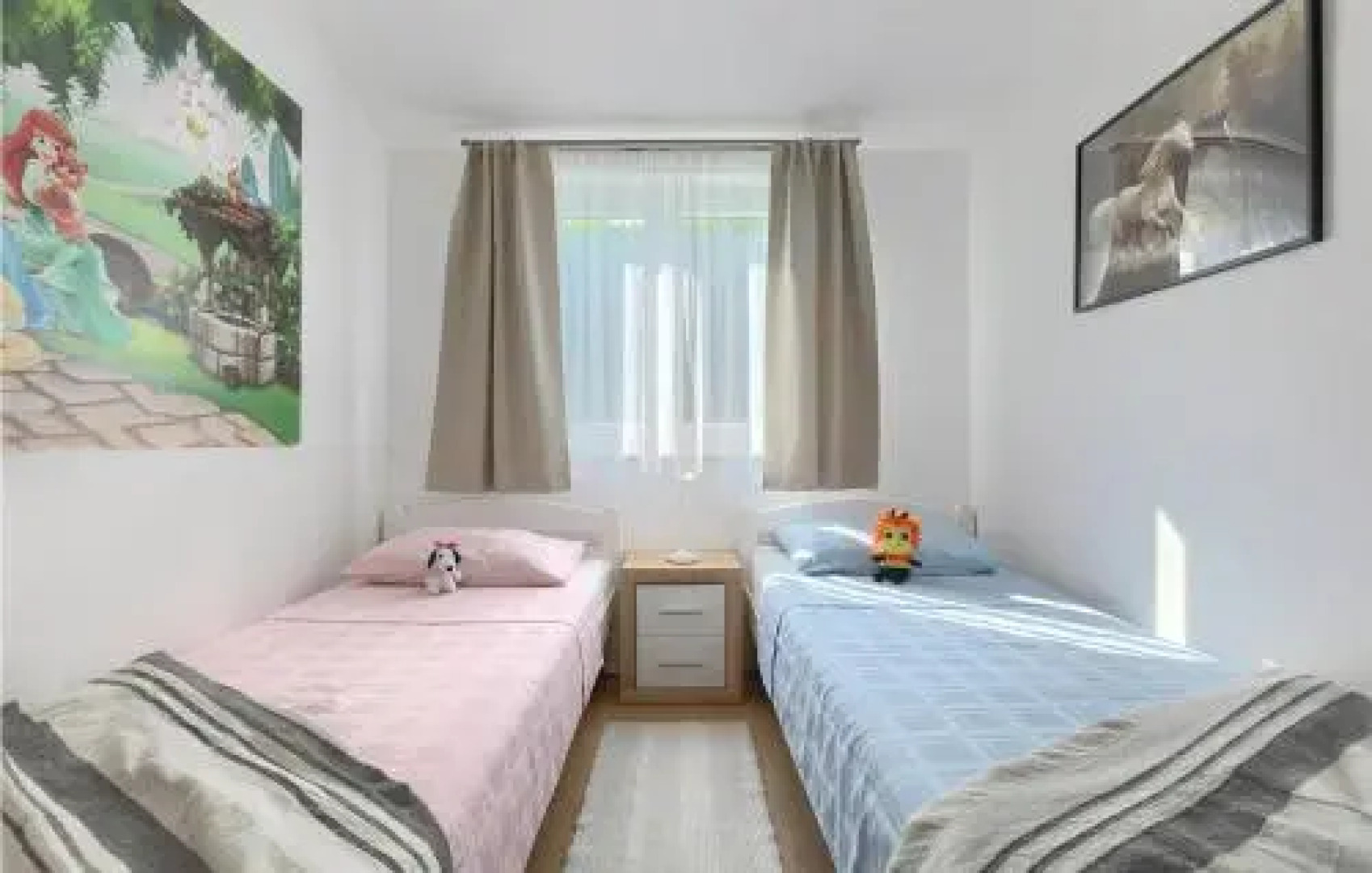 Four bedroom Holiday Home In Loborika