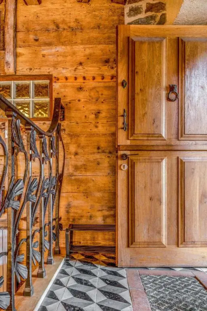 The Dragon Barn - Studio