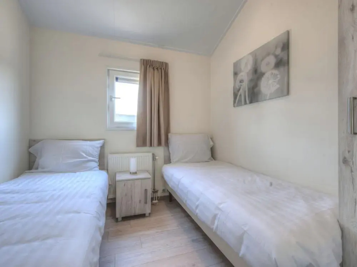 Modern Chalet With Combi Microwave, Near Rockanje