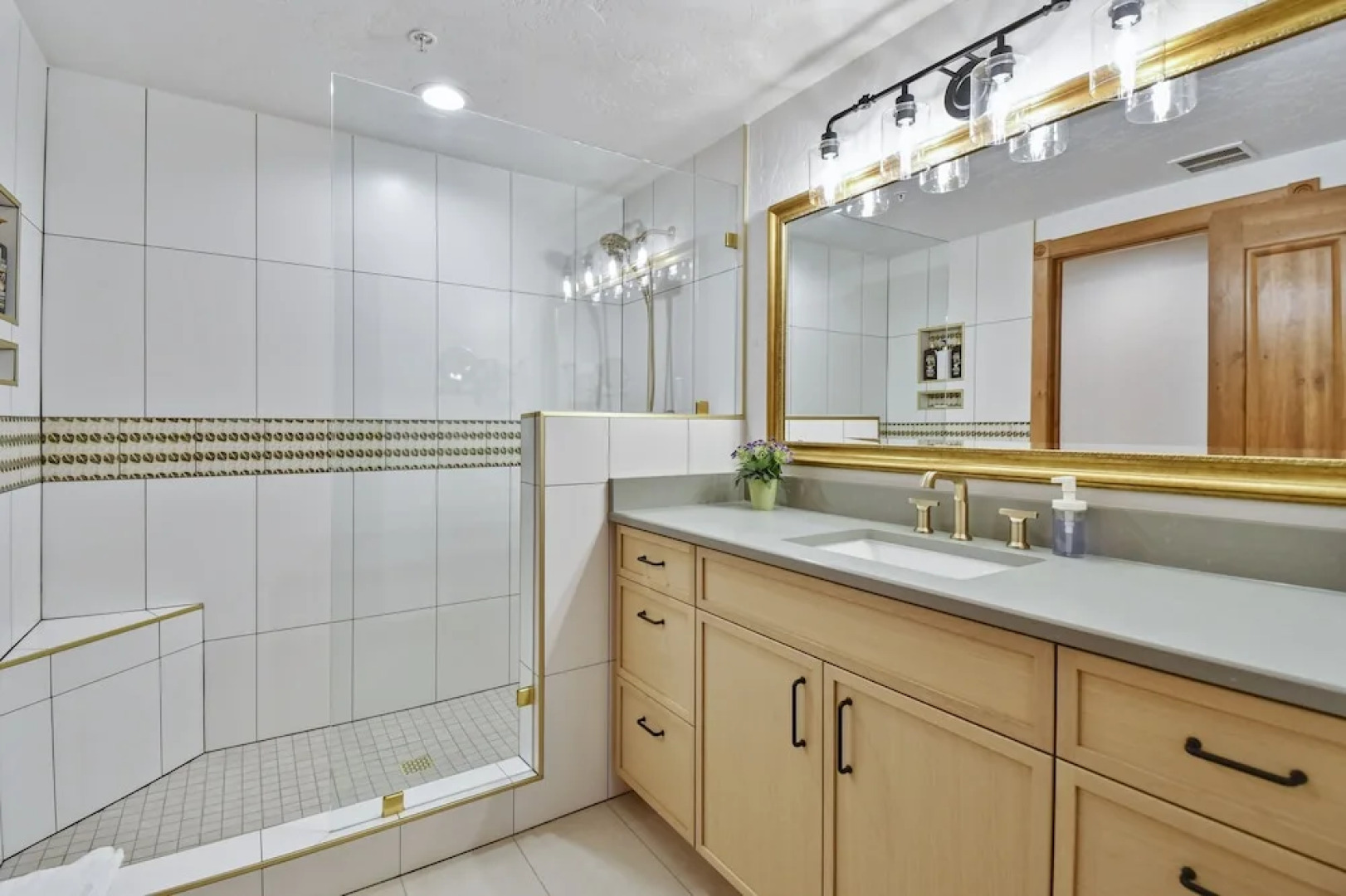 Family Getaway~pool, Tubing, Skiing, & Ice Castles Villa 1002 1 Bedroom Villa by RedAwning