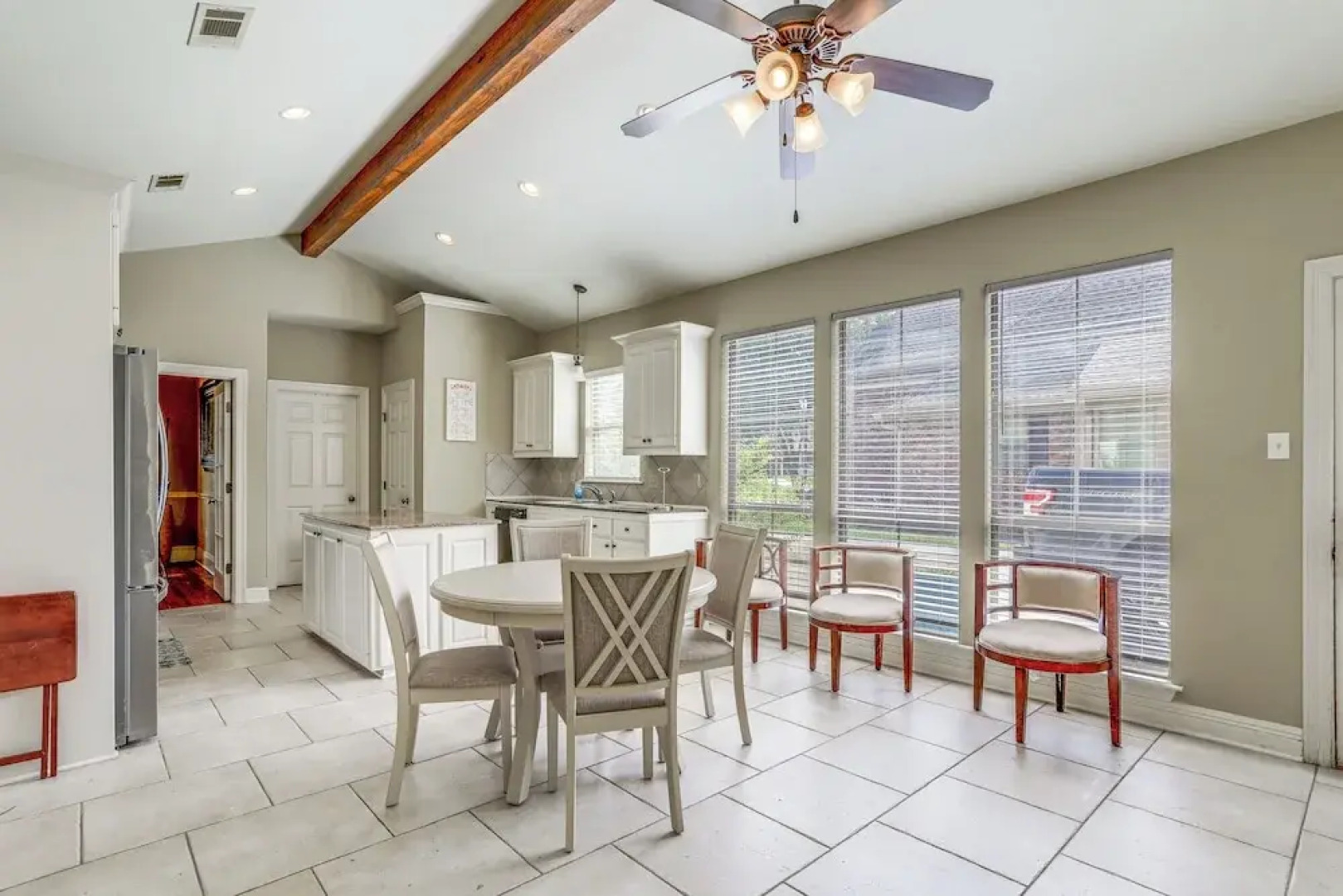 Easy Access to I-10: Family Home in Prairieville!