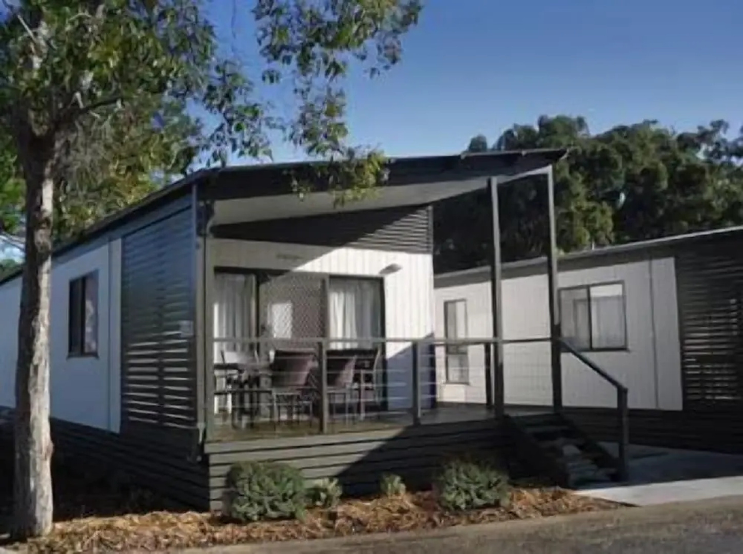 Gateway Lifestyle Lorikeet