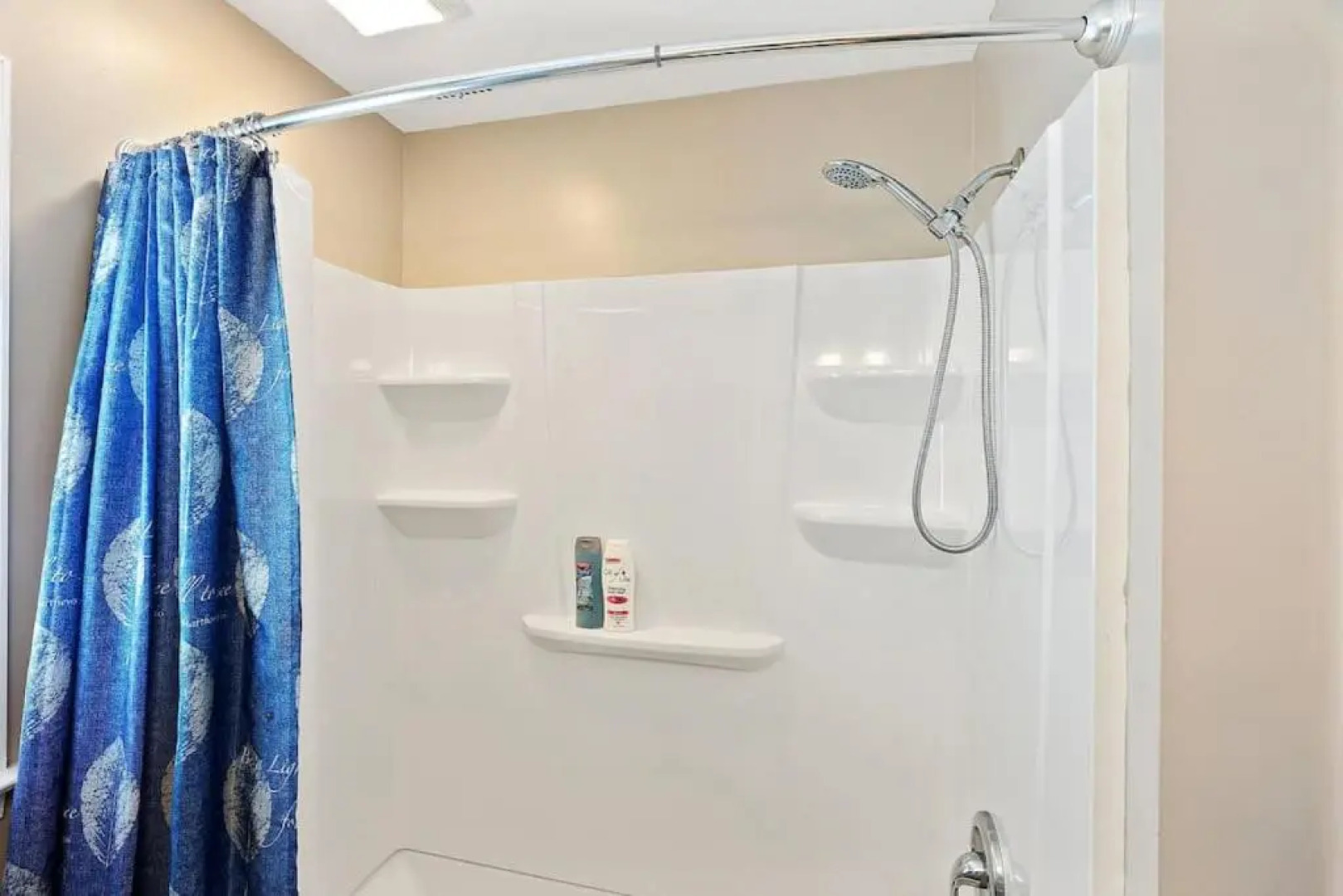 Unit B 2nd fl 2nd fl Hideaway 2 Block to Beach Parking