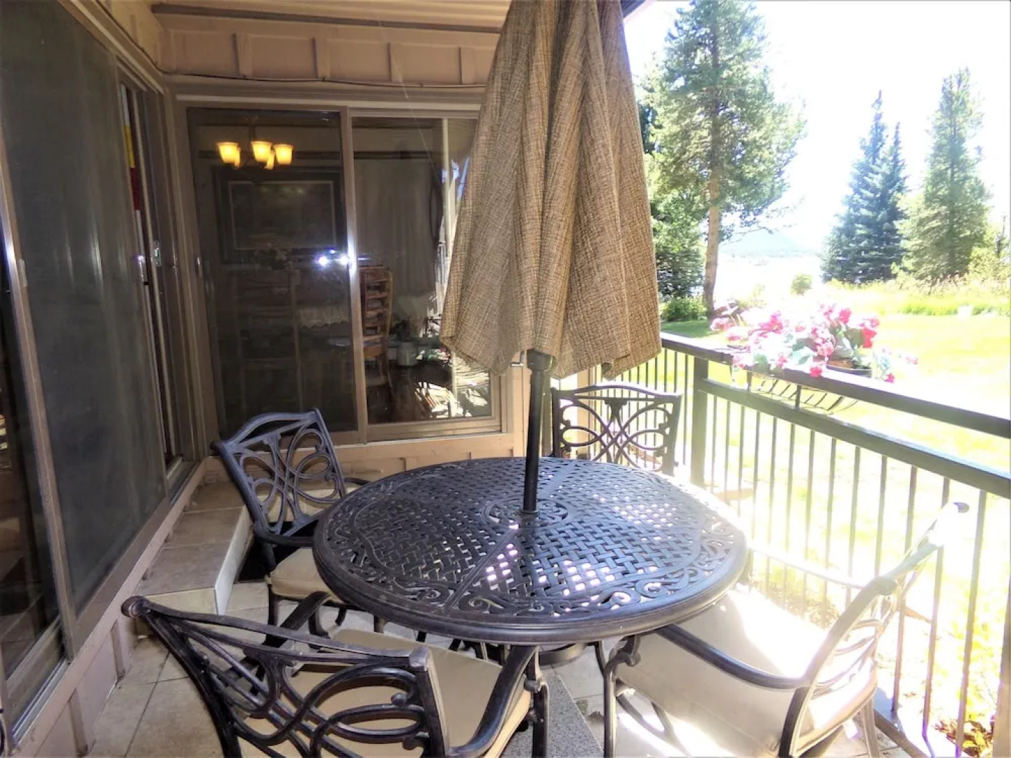 Lake Cliffe 1 Bed 1 Bath Views