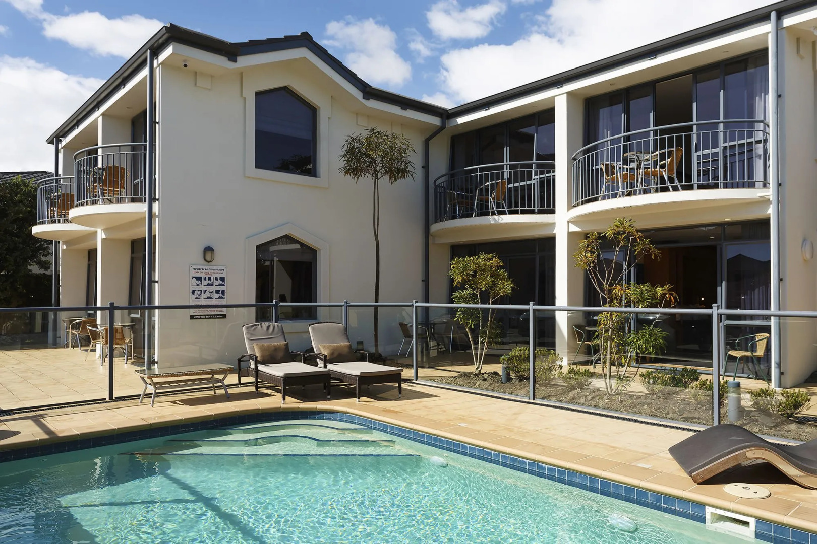 DeLorenzo's Studio Apartments