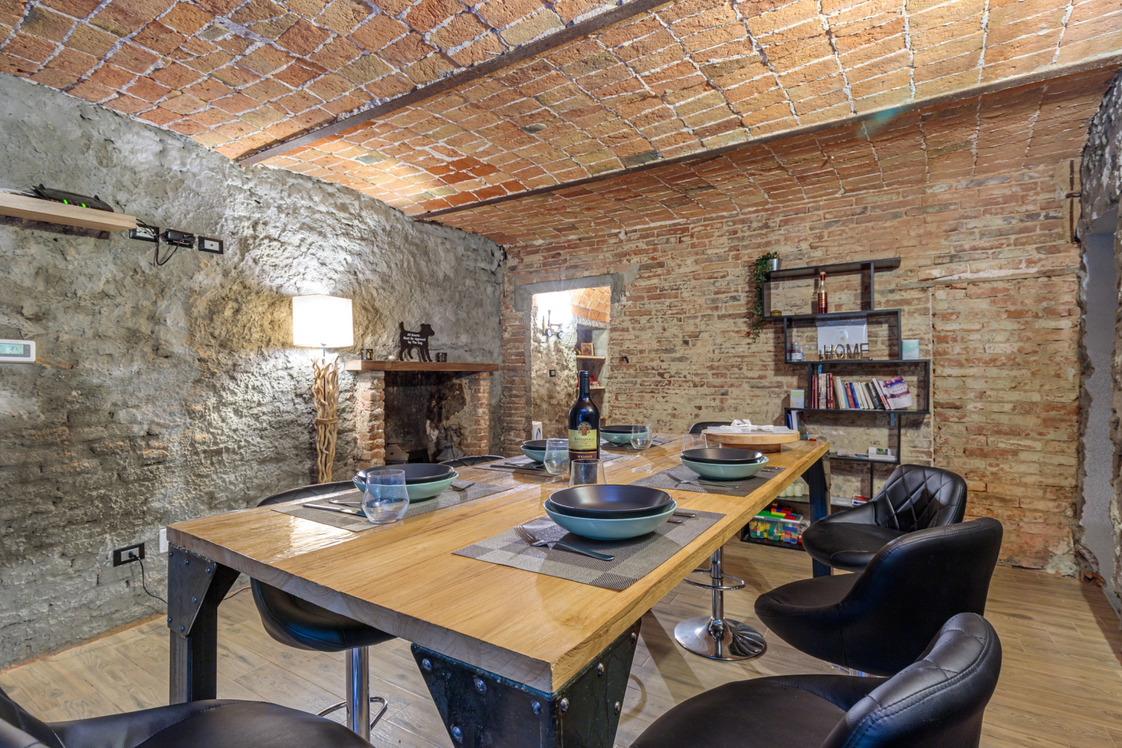 Cascina Liebe with sauna among vineyards