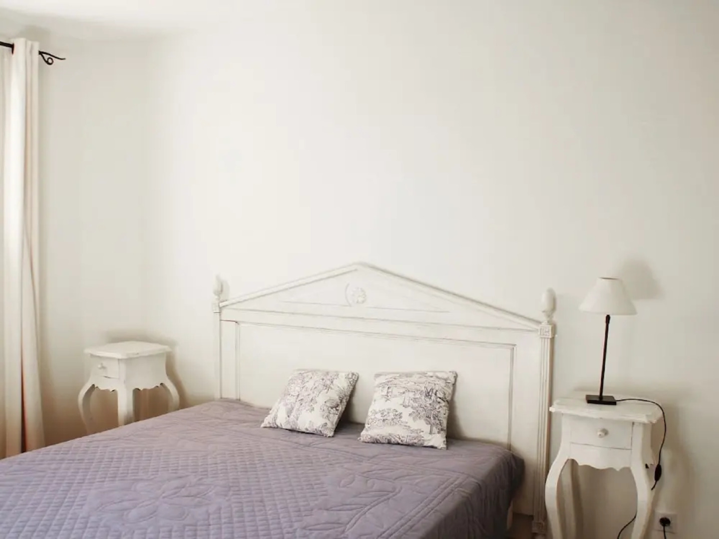 Semi-detached villa with dishwasher, close to the village