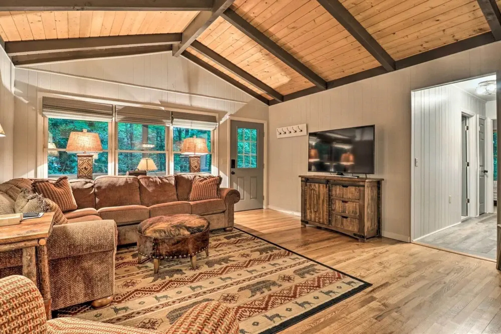 Updated Highlands Cottage w/ Deck + Fireplace!