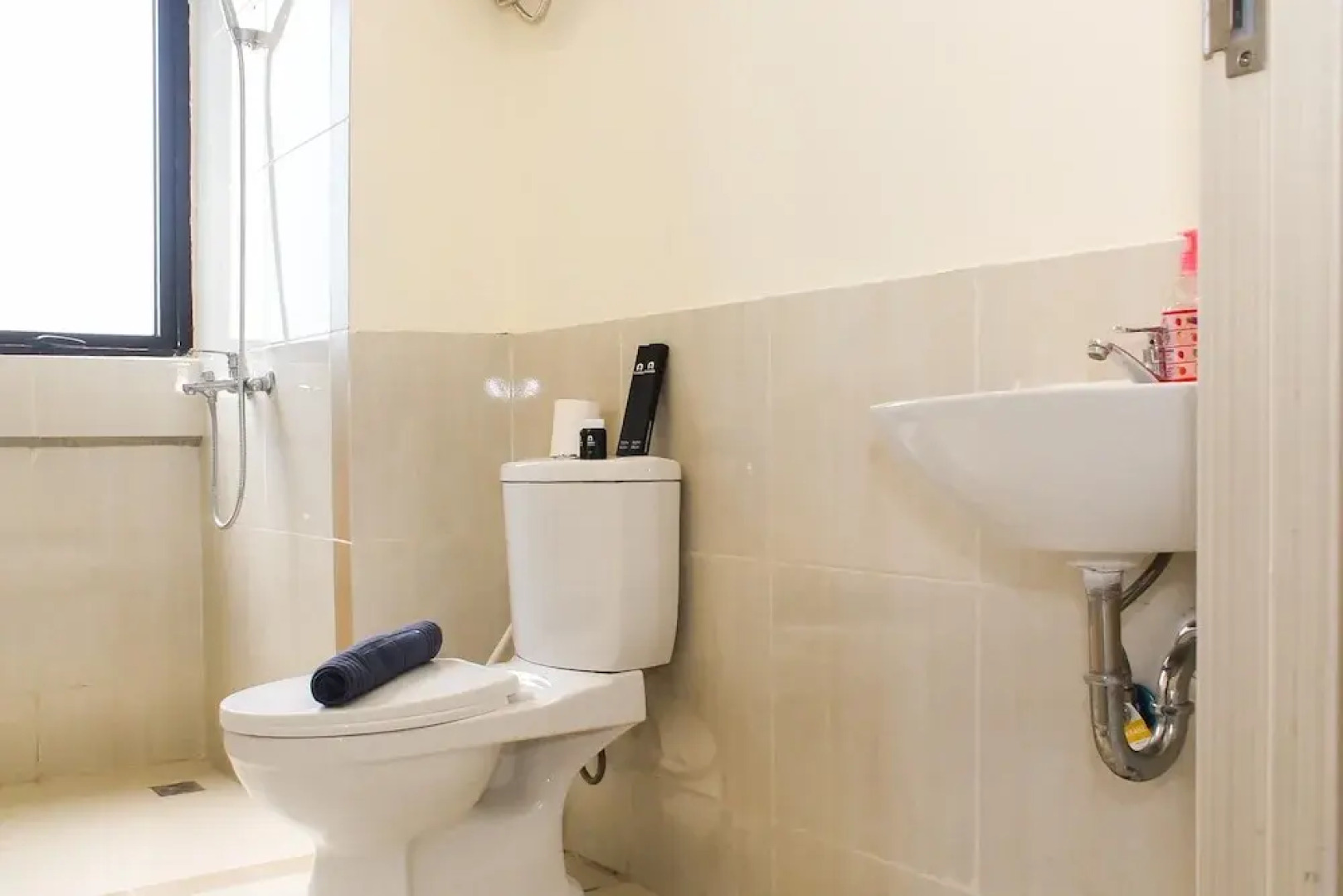 Comfy 3BR at Meikarta Apartment