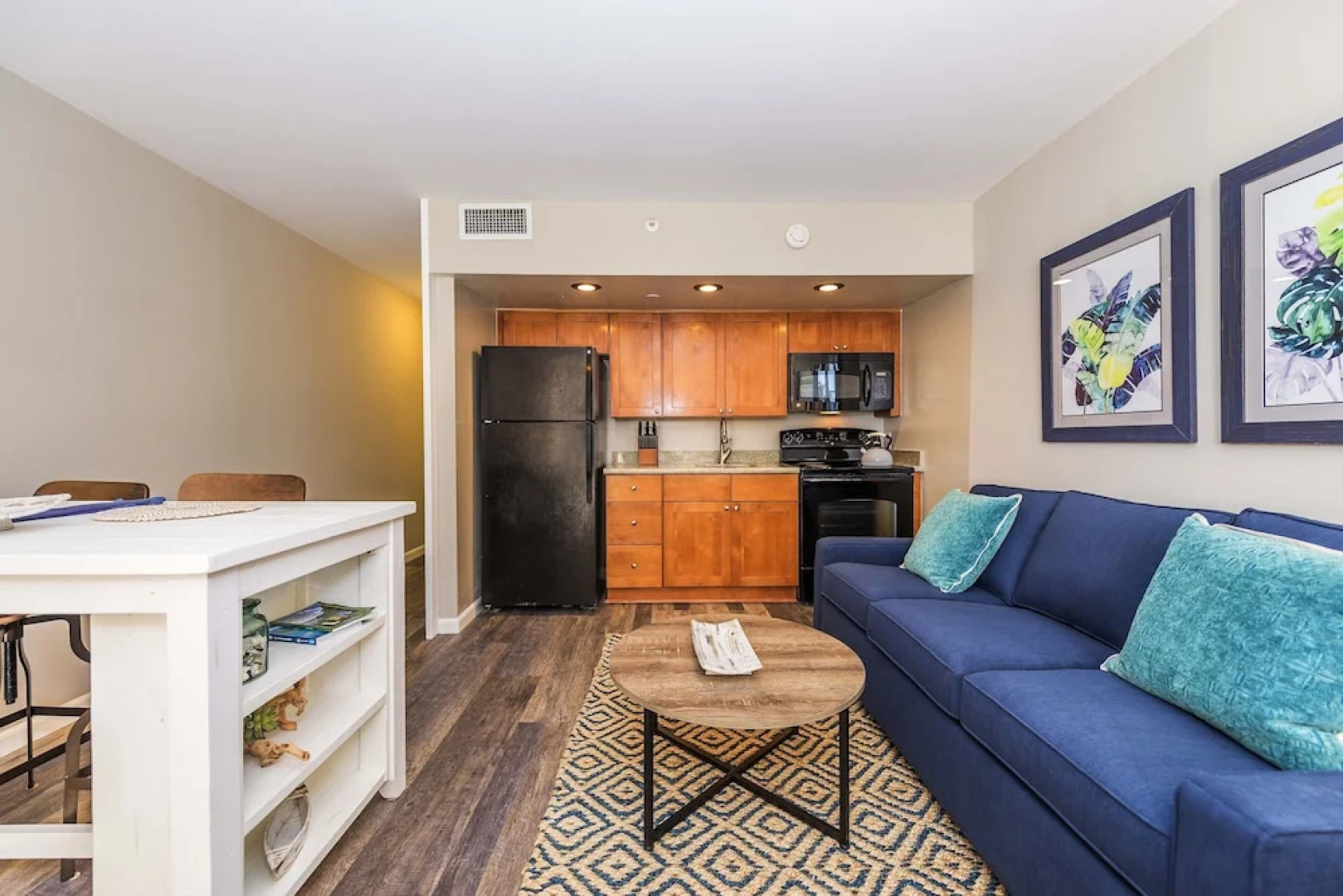 Royal Kahana 318 Studio Bedroom Condo by RedAwning