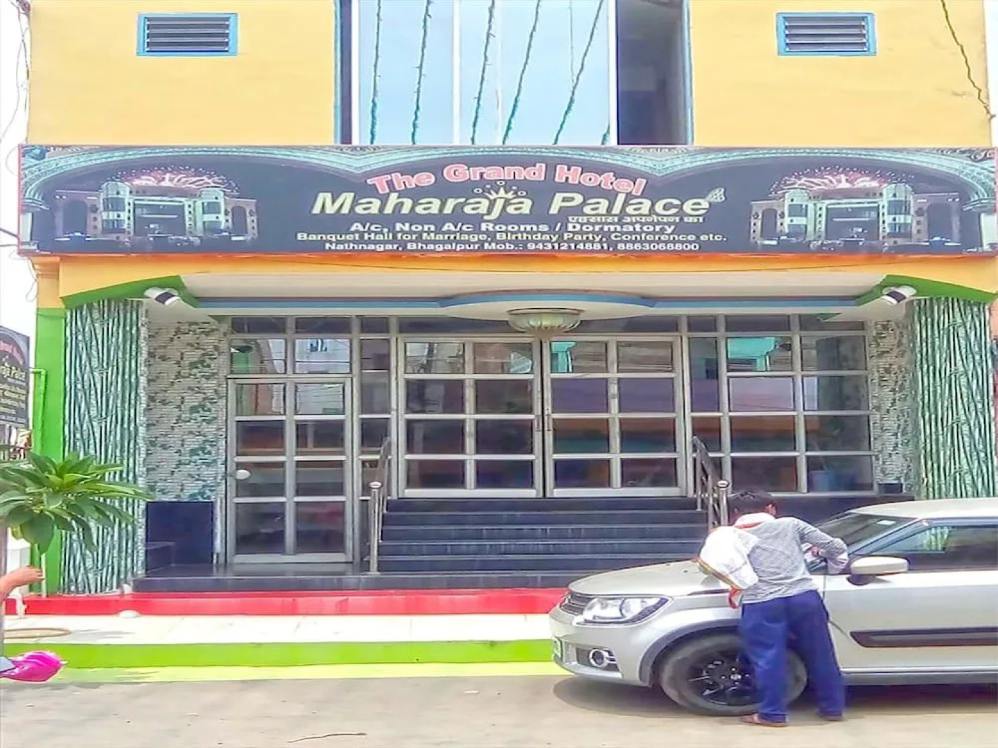 Spot On 44288 Maharaja Palace