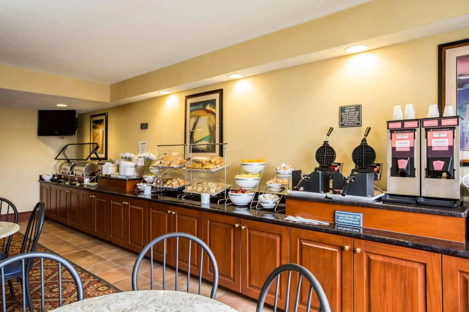 Comfort Suites Outlet Center