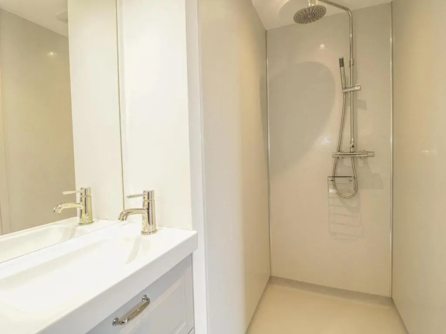 Swan Lodge Castle Farm