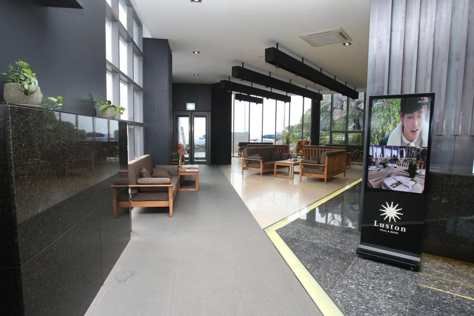 Luston Villa & Hotel