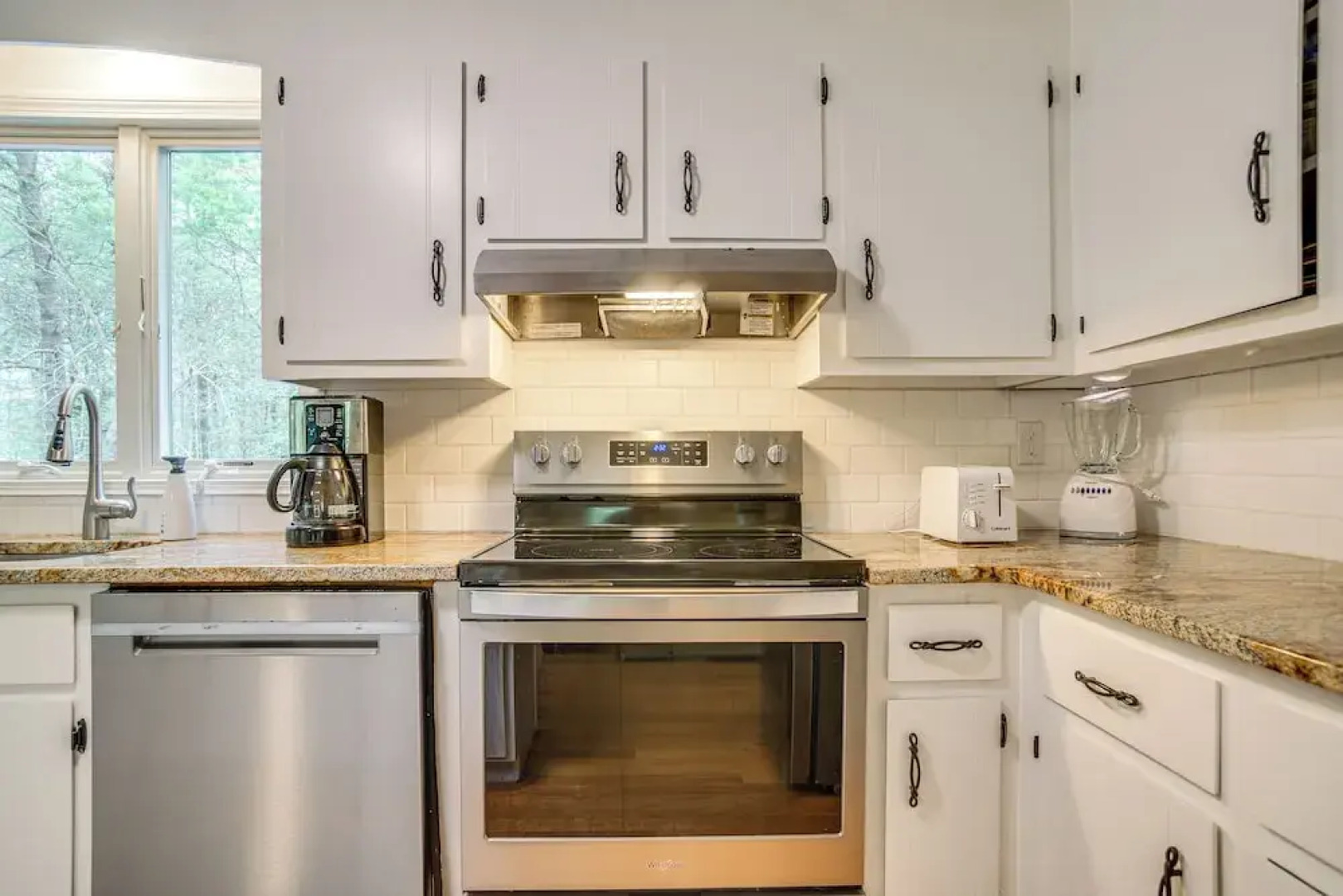 1/2 Mi to Cooks Brook Beach: Cozy Cape Cod Retreat