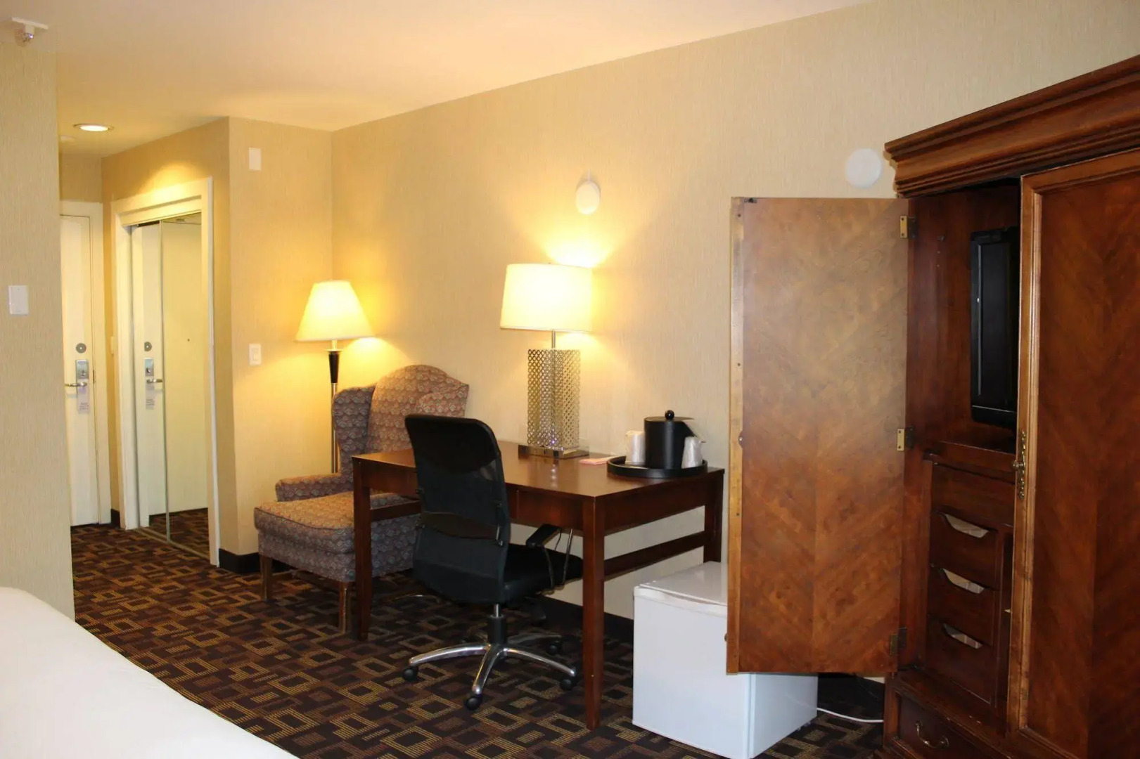 Cortina Inn & Resort